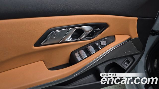 BMW 3-Series 2023 — photo 29