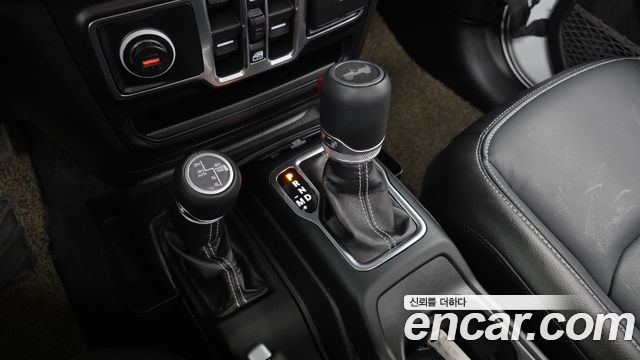 Jeep Wrangler 2022 — photo 9
