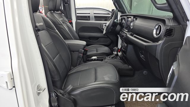 Jeep Wrangler 2022 — photo 11