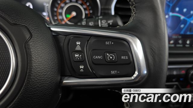 Jeep Wrangler 2022 — photo 18