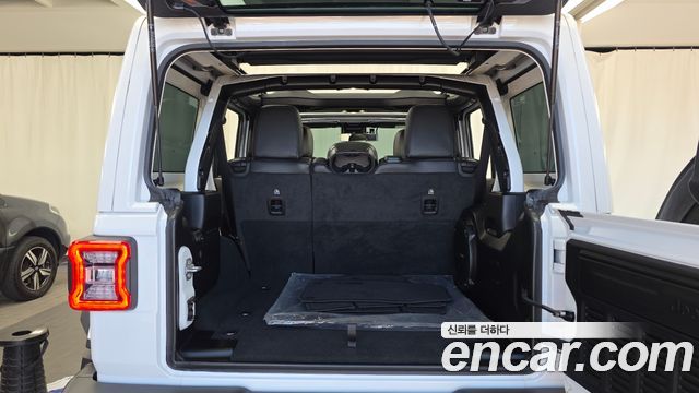 Jeep Wrangler 2022 — photo 20