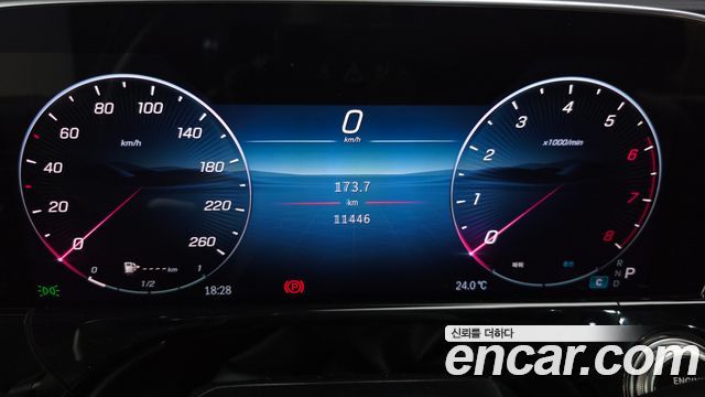 Mercedes-Benz E-Class 2026 — photo 11