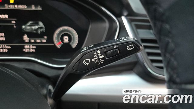 Audi Q5 2022 — photo 30