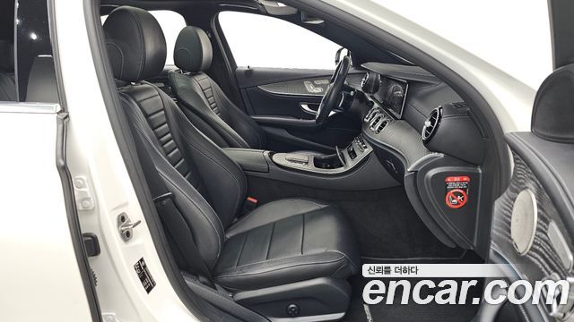 Mercedes-Benz E-Class 2021 — photo 17