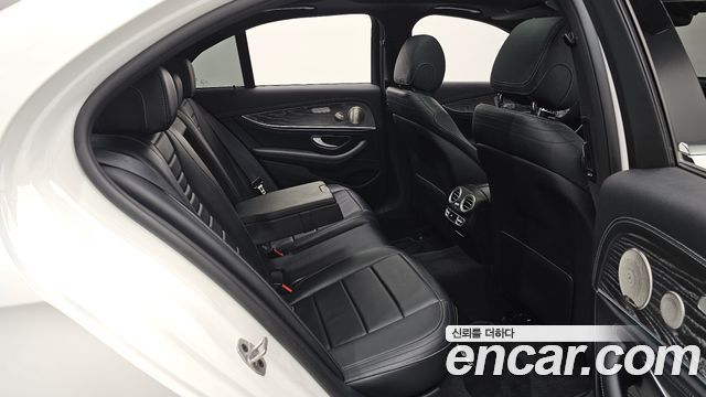 Mercedes-Benz E-Class 2021 — photo 18