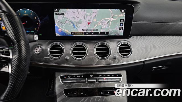 Mercedes-Benz E-Class 2021 — photo 20