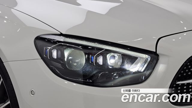 Mercedes-Benz E-Class 2021 — photo 8