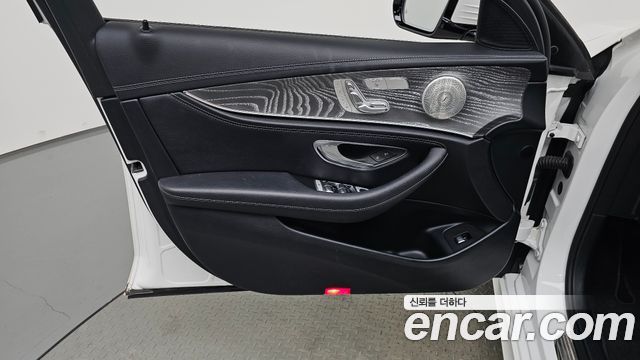 Mercedes-Benz E-Class 2021 — photo 14