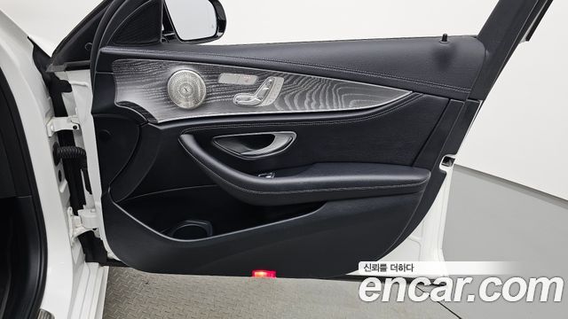 Mercedes-Benz E-Class 2021 — photo 15
