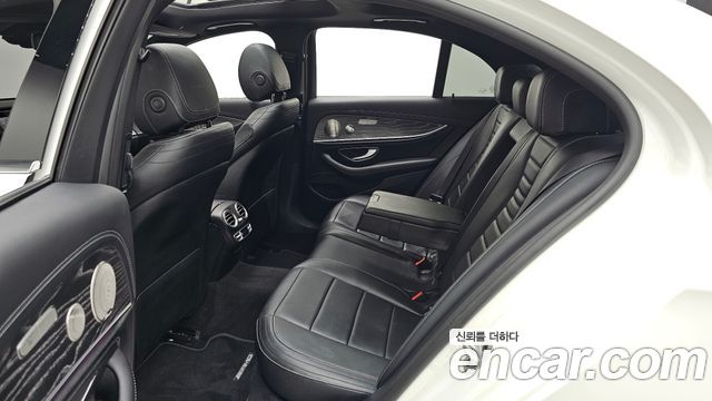 Mercedes-Benz E-Class 2021 — photo 16