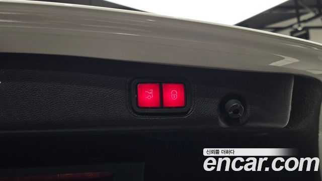 Mercedes-Benz E-Class 2021 — photo 35
