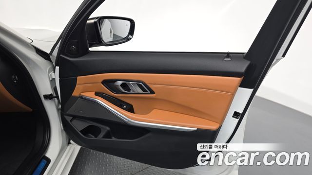 BMW 3-Series 2020 — photo 14