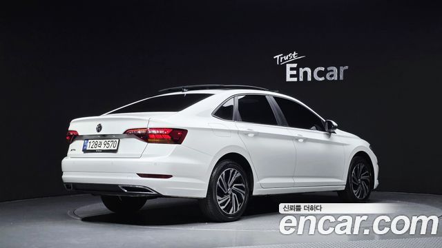 Volkswagen Jetta 2021 — photo 2
