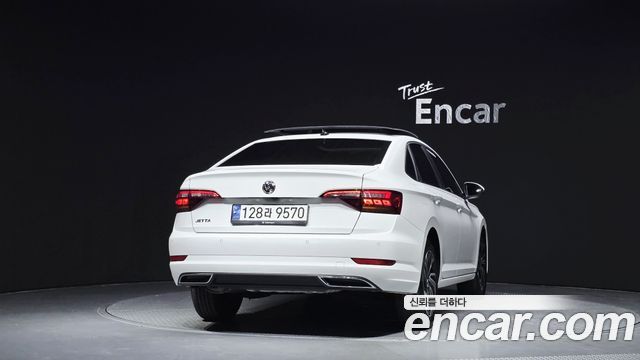Volkswagen Jetta 2021 — photo 4