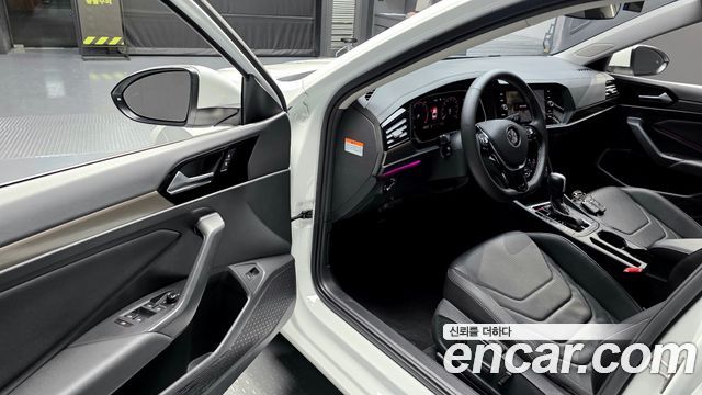 Volkswagen Jetta 2021 — photo 13