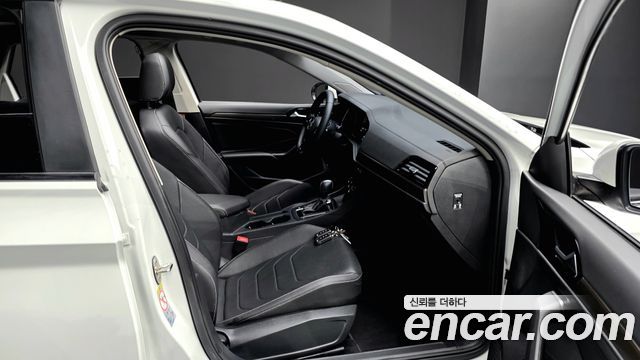 Volkswagen Jetta 2021 — photo 17