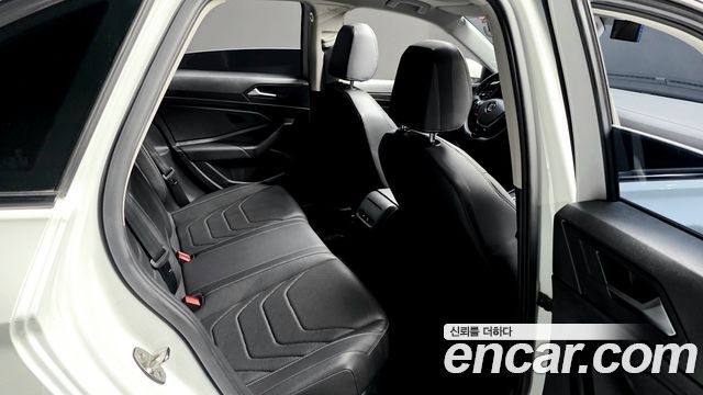 Volkswagen Jetta 2021 — photo 18