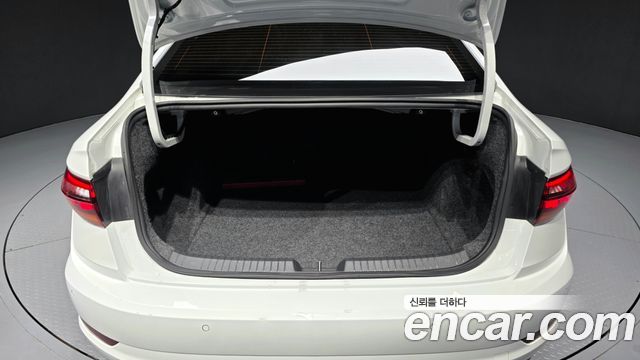 Volkswagen Jetta 2021 — photo 30