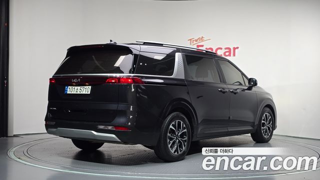 Kia Canival 2023 — photo 2