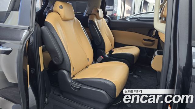 Kia Canival 2023 — photo 17