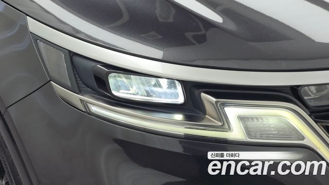 Kia Canival 2023 — photo 8
