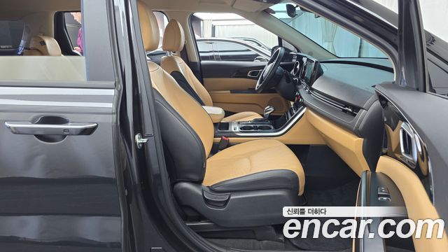 Kia Canival 2023 — photo 16