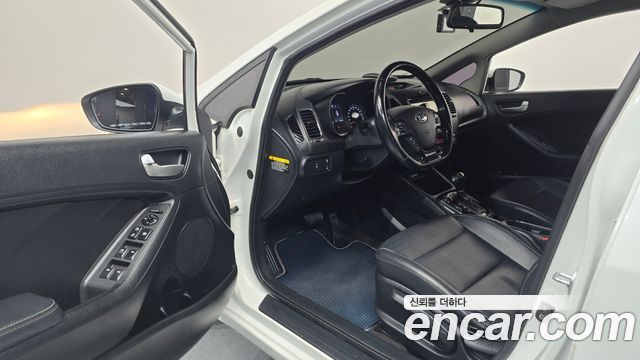 Kia K3 2016 — photo 13