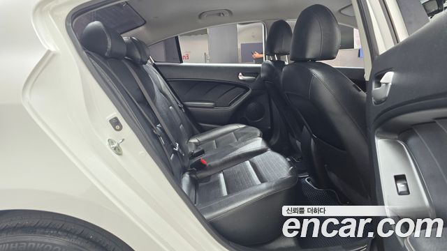 Kia K3 2016 — photo 17