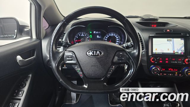 Kia K3 2016 — photo 18