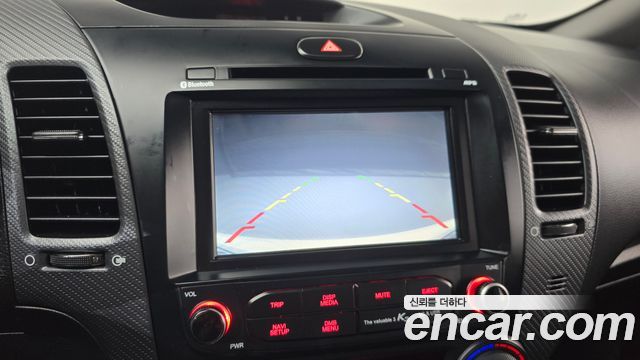 Kia K3 2016 — photo 20