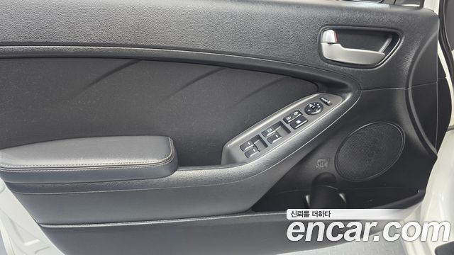 Kia K3 2016 — photo 14