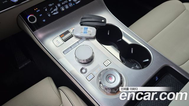 Genesis GV70 2025 — photo 12
