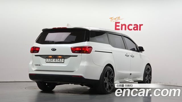 Kia Canival 2019 — photo 2