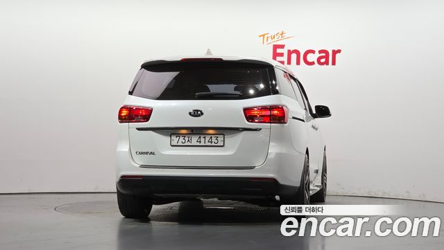 Kia Canival 2019 — photo 4