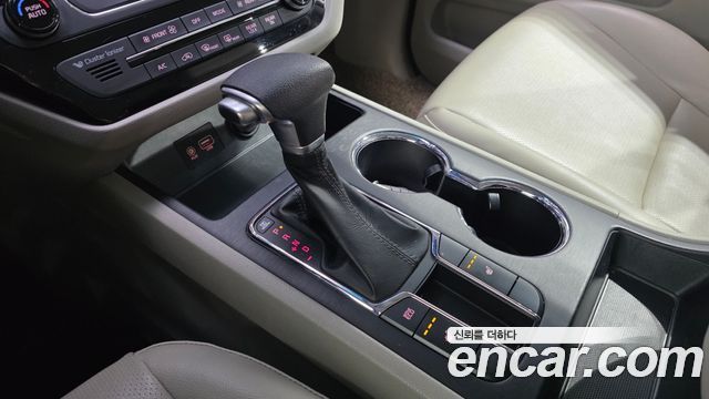 Kia Canival 2019 — photo 12