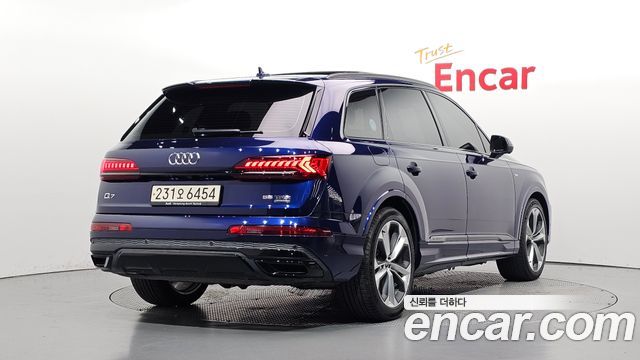 Audi Q7 2022 — photo 2