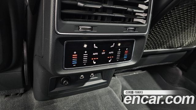 Audi Q7 2022 — photo 25