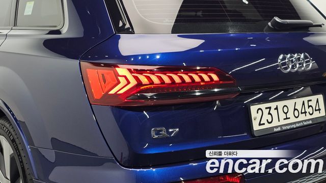 Audi Q7 2022 — photo 9