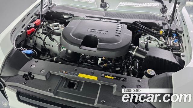 Land Rover Defender 2025 — photo 6
