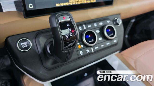 Land Rover Defender 2025 — photo 9