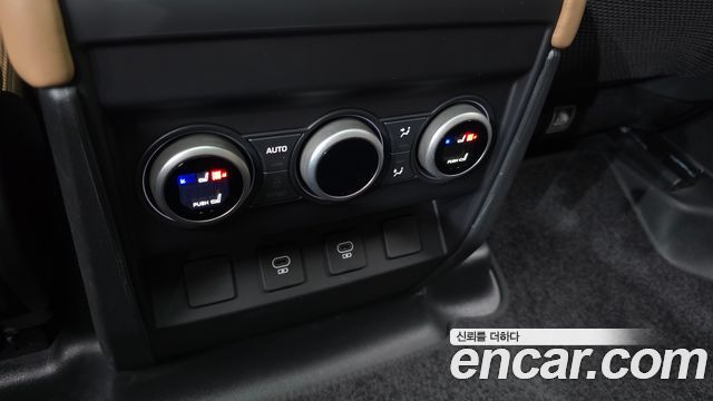 Land Rover Defender 2025 — photo 17