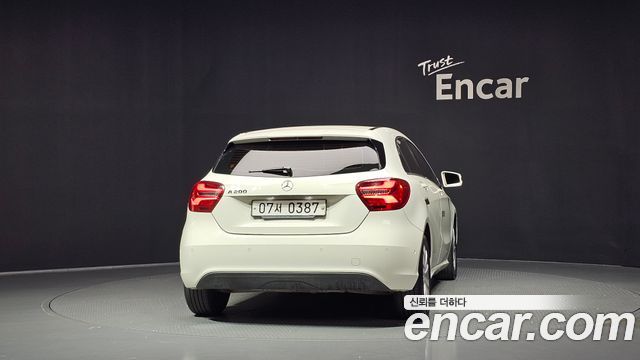 Mercedes-Benz A-Class 2017 — photo 4