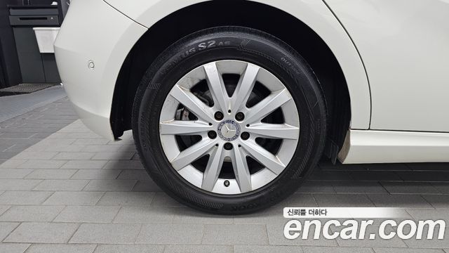 Mercedes-Benz A-Class 2017 — photo 5