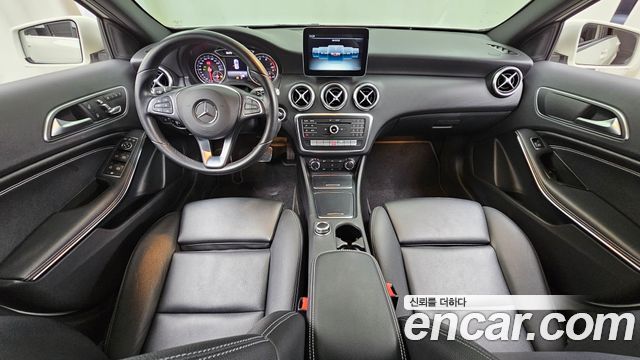 Mercedes-Benz A-Class 2017 — photo 7