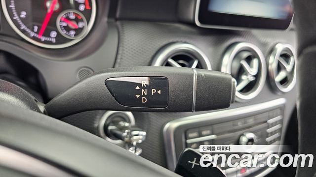 Mercedes-Benz A-Class 2017 — photo 9