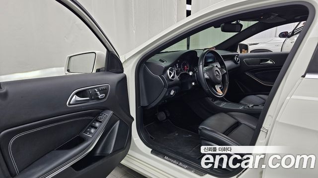 Mercedes-Benz A-Class 2017 — photo 10