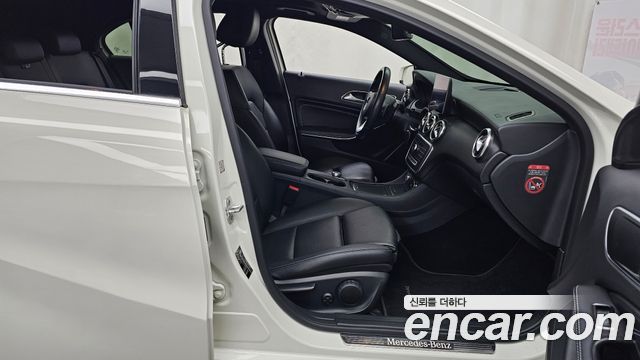 Mercedes-Benz A-Class 2017 — photo 11