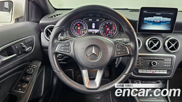 Mercedes-Benz A-Class 2017 — photo 13