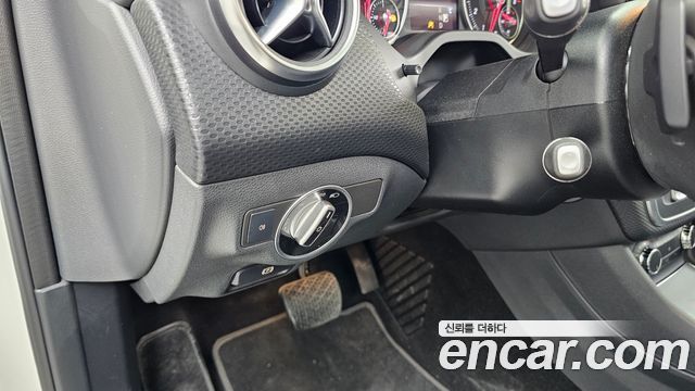 Mercedes-Benz A-Class 2017 — photo 16