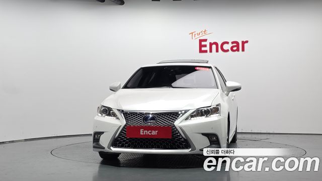 Lexus CT200h 2018 — photo 3